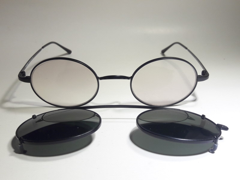 Chanel clip sale on glasses